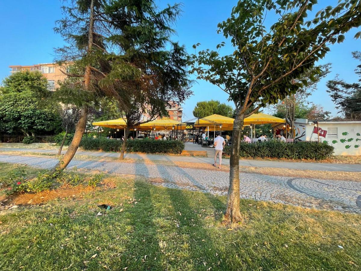 Lakefront, Balcony View Near Sea İstanbul